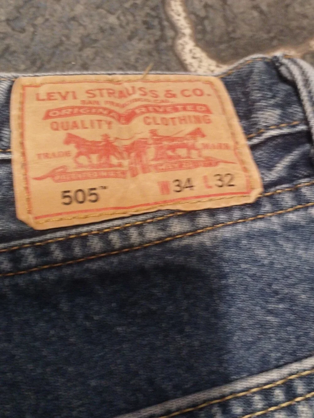 LEVIS 505 Red tab Mens jeans 34 x 32  Made in the USA 90s VINTAGE